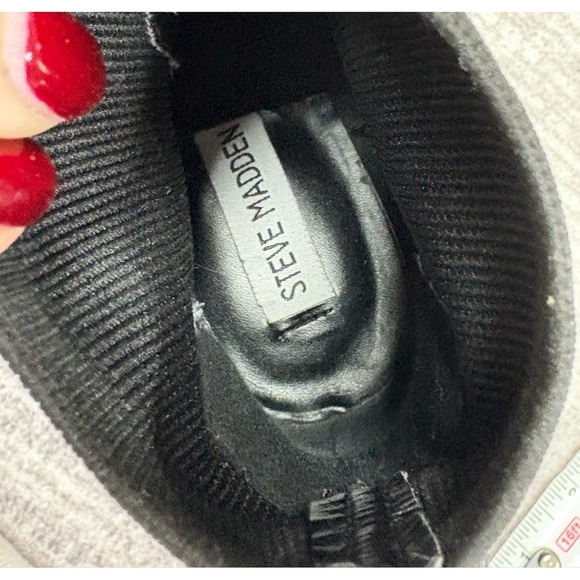 Steve Madden Womens Erika Ankle Sock Booties Size 7.5 Black Leather Almond Toe - Picture 8 of 9